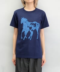 Labyrins Dont Cry Horse Tshirt  Navy
