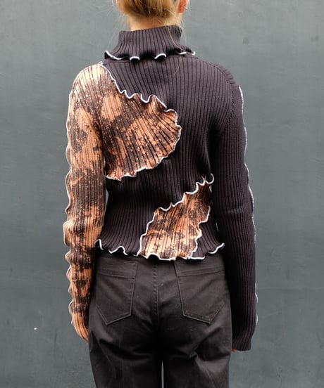 Frill Line Tops 16