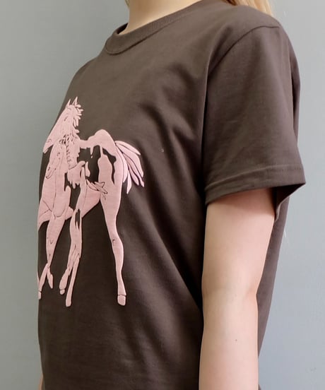 Labyrins  Dont Cry Horse Tshirt Pink