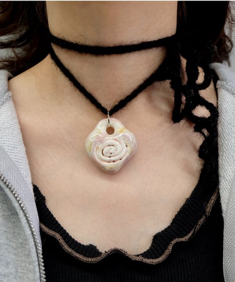 Labyrins x Sugascoop Ceramic necklace 12