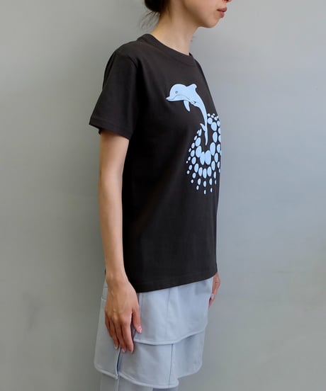 Labyrins  Dolphin Parade Tshirt Black