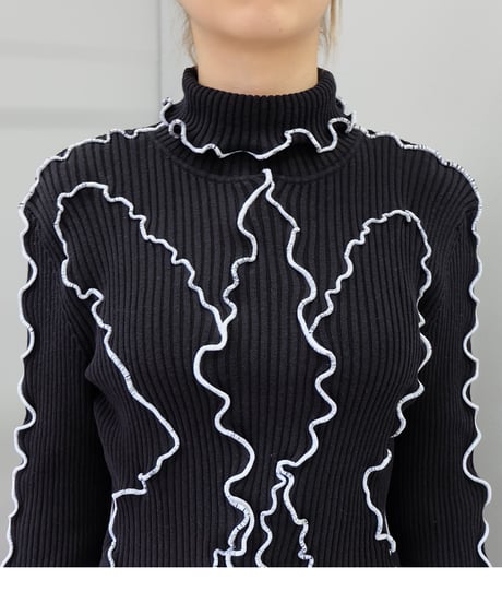 Frill Line Tops