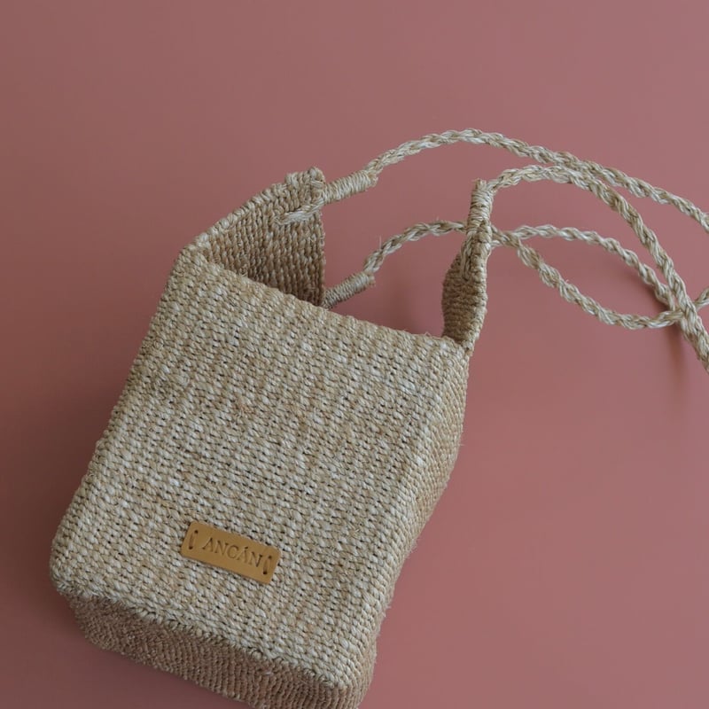 ANCAN // Tiwi Box Purse Natural | THE MOTT HOUS...