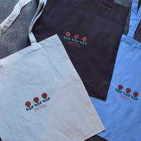 Stay Warm with MOTT HOUSE TOTE