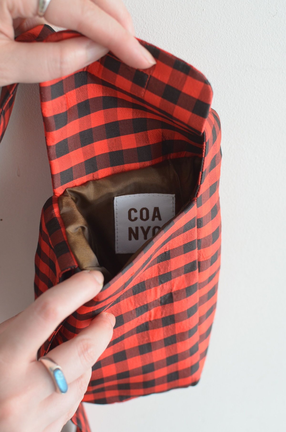 COMING OF AGE NYC  COA phoneボディクロスバッグ COA NYC IPHONE CROSSBODY BAG IN GINGHAM LIME BLACK – Friday