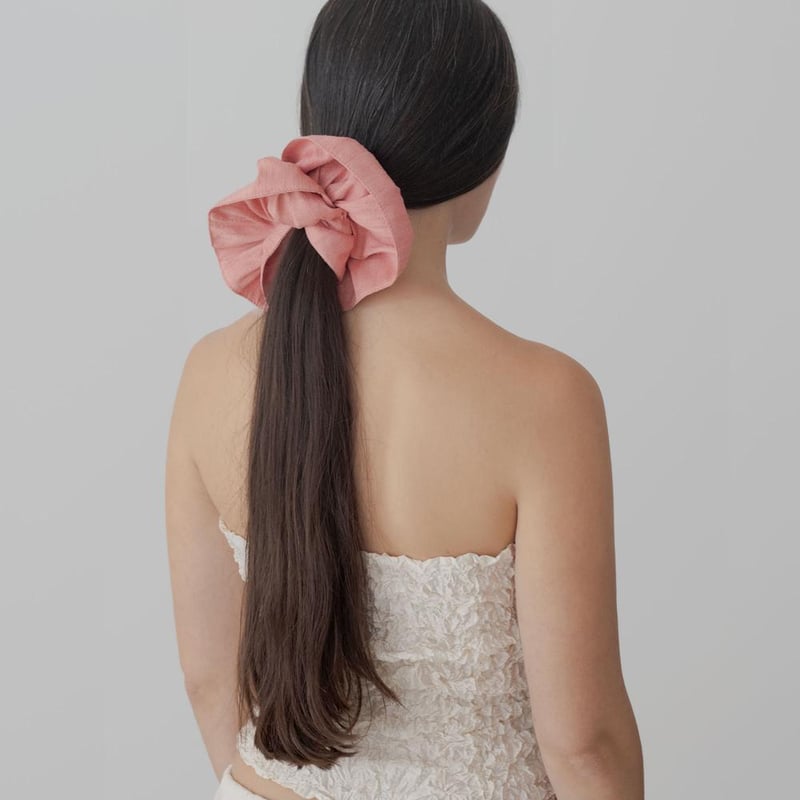 AZUR RAW SILK SCRUNCHIE | THE MOTT HOUSE TOKYO
