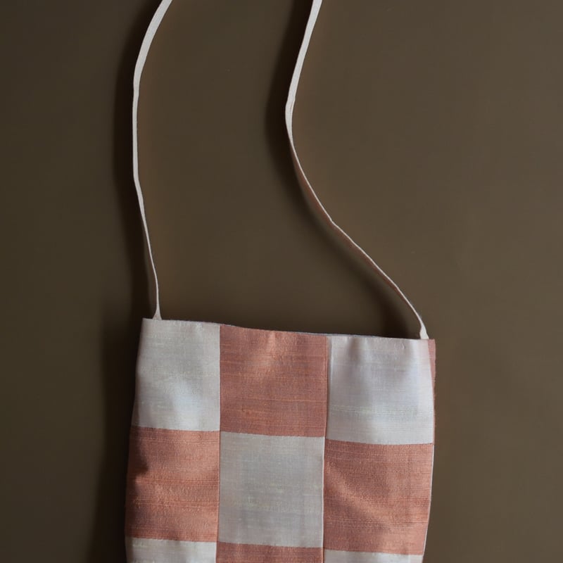 アウトレット自作Dirty Little Secret MkI/シルバー 両面刺繍キーホルダー | GHOST EXPOD