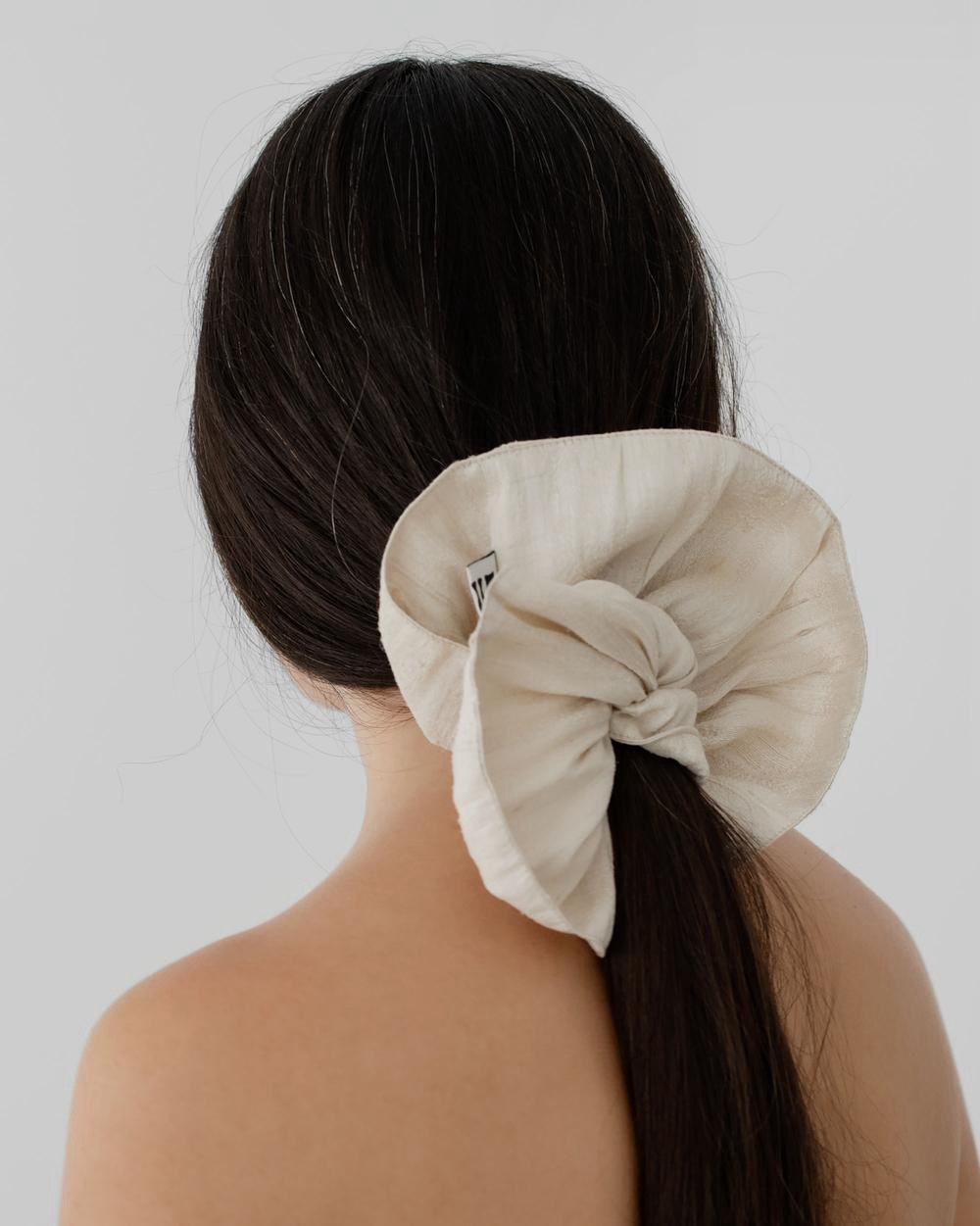 AZUR RAW SILK SCRUNCHIE | THE MOTT HOUSE TOKYO