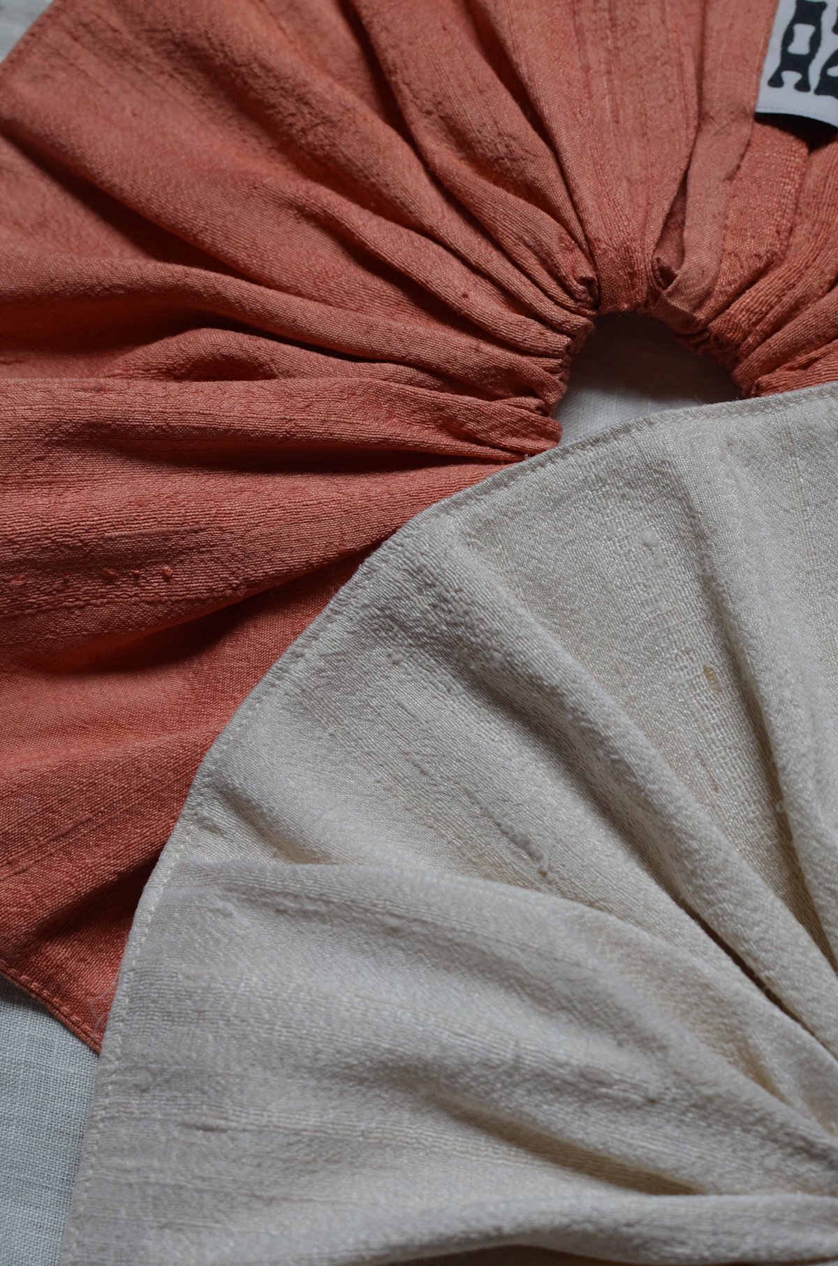 AZUR RAW SILK SCRUNCHIE | THE MOTT HOUSE TOKYO