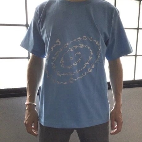 Tシャツ　”いろは・ひふみ曼荼羅（サックスブルー）”   XSサイズ（着丈57cm、身幅42cm、袖丈15cm）