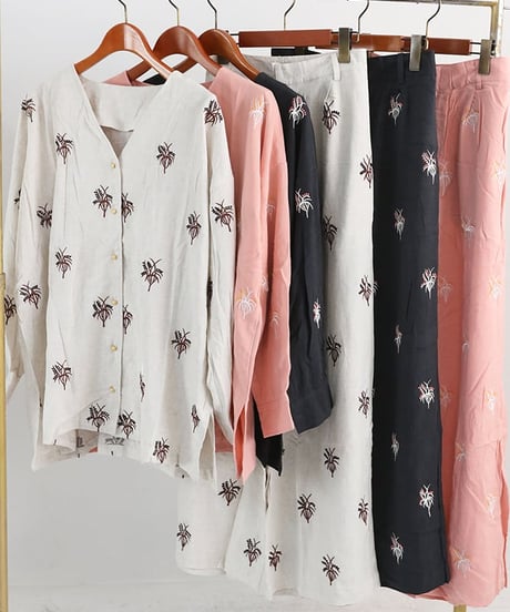 刺繍ノーカラーブラウス / FULL EMBROIDERY NO COLLOR BLOUSE