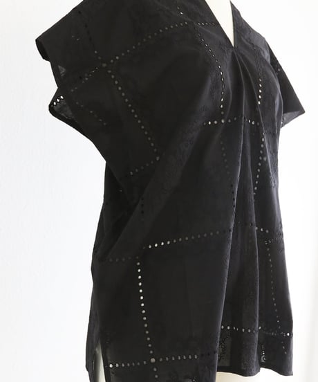 【MWEZI by ZURIsol 沖縄・宜野湾 アパレルショップ 通販】レディース 刺繍ボックストップス/ EMBROIDERU BOX TOP