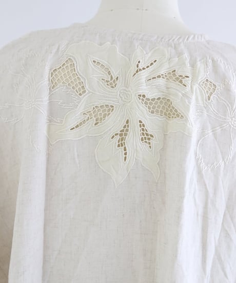 リネンカットワークブラウス / LINEN CUTWORK BLOUSE