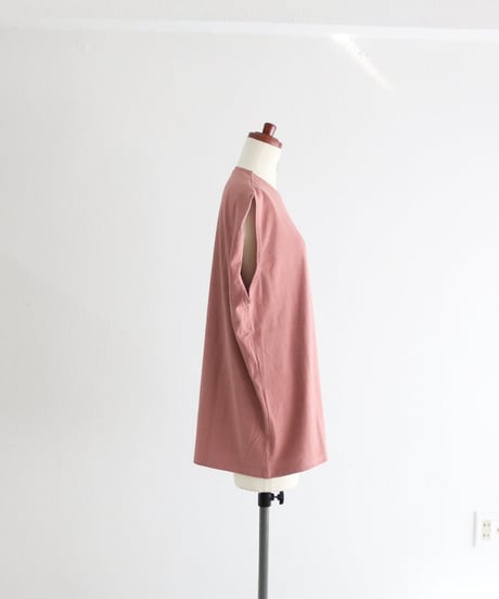 スリーブレストップ/ SLEEVELESS TOP