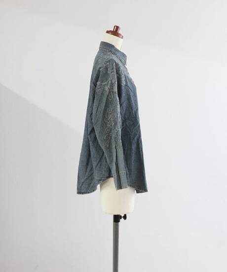 【MWEZI by ZURIsol 沖縄 リゾートファッション 通販】レディース フラワー刺繍 デニム シャツ / Flower embroidered denim shirt