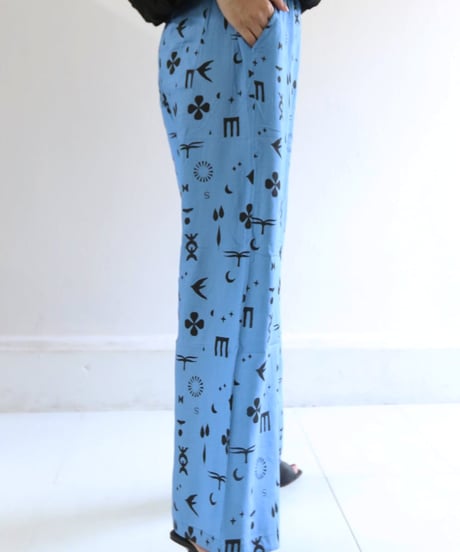 ALL OVER SYMBOL イージーパンツ レディース レーヨン100% 総柄 ワイドパンツ【MWEZI by ZURIsol 沖縄・宜野湾 レディースファッション 通販】