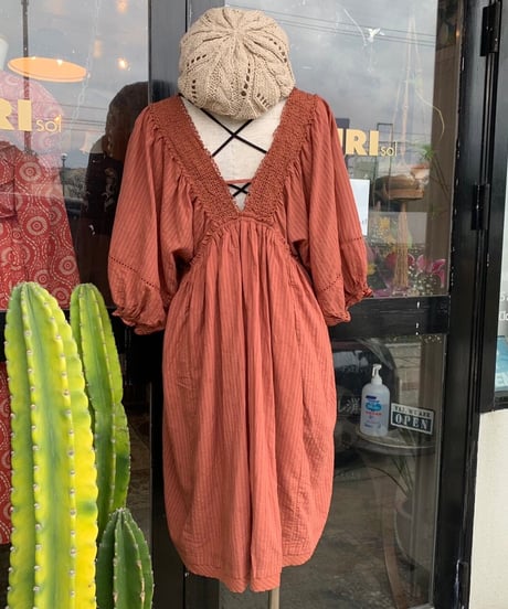 ドルマンスリーブVネックワンピース Smocked Vneck Mini Dress