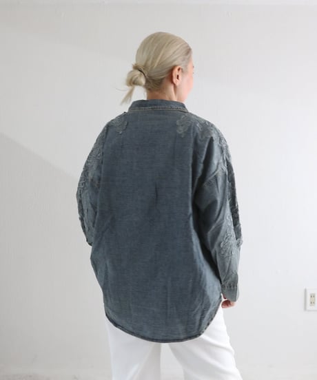 【MWEZI by ZURIsol 沖縄 リゾートファッション 通販】レディース フラワー刺繍 デニム シャツ / Flower embroidered denim shirt