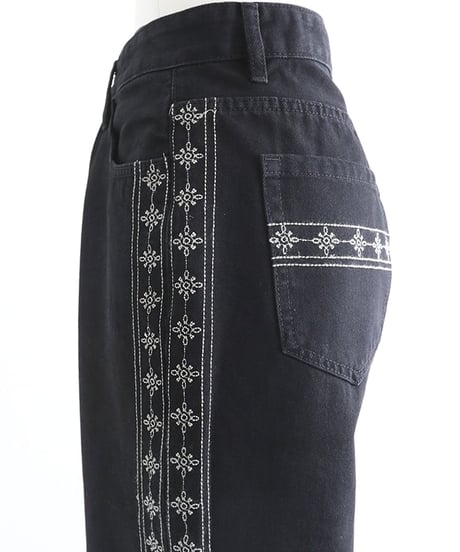 サイドエンブロデニム/ Side Embroidered Denim
