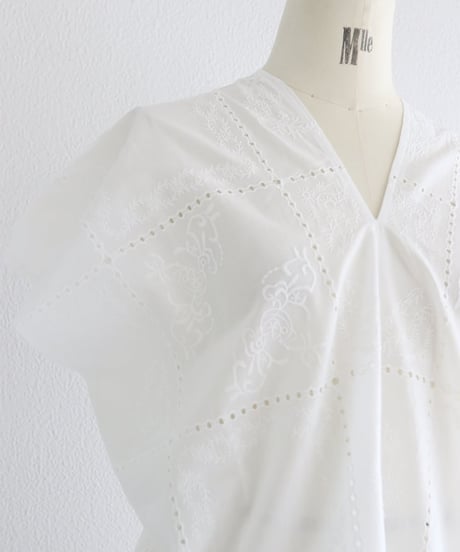 【MWEZI by ZURIsol 沖縄・宜野湾 アパレルショップ 通販】レディース 刺繍ボックストップス/ EMBROIDERU BOX TOP