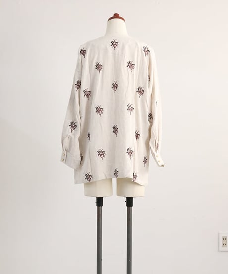 刺繍ノーカラーブラウス / FULL EMBROIDERY NO COLLOR BLOUSE