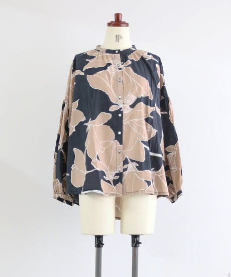 【MWEZI by ZURIsol 沖縄・宜野湾 レディースファッション 通販】フラワープリント ディファレントマテリアル ボリューム ブラウス