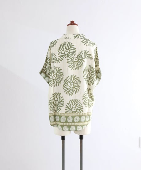 【MWEZI by ZURIsol 沖縄 リゾートファッション 通販】レディース 大花プリントトップ/ large flower print top