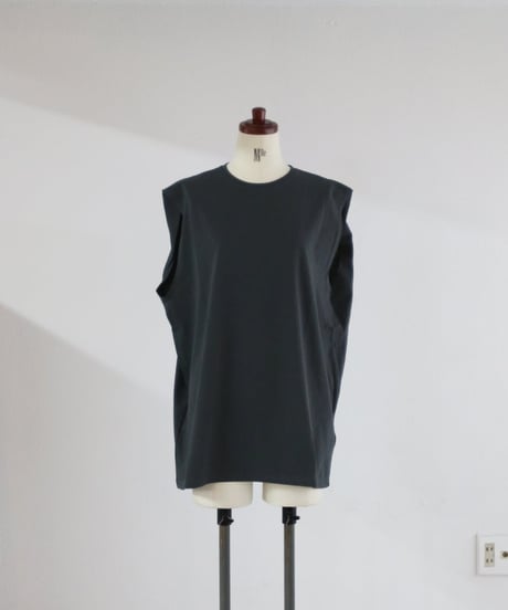 スリーブレストップ/ SLEEVELESS TOP