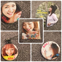 Aila 缶バッチ、携帯ストラップ SET　2000円