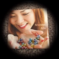 缶バッチ　40mm　正方形　Aila Marbles Ver　500円