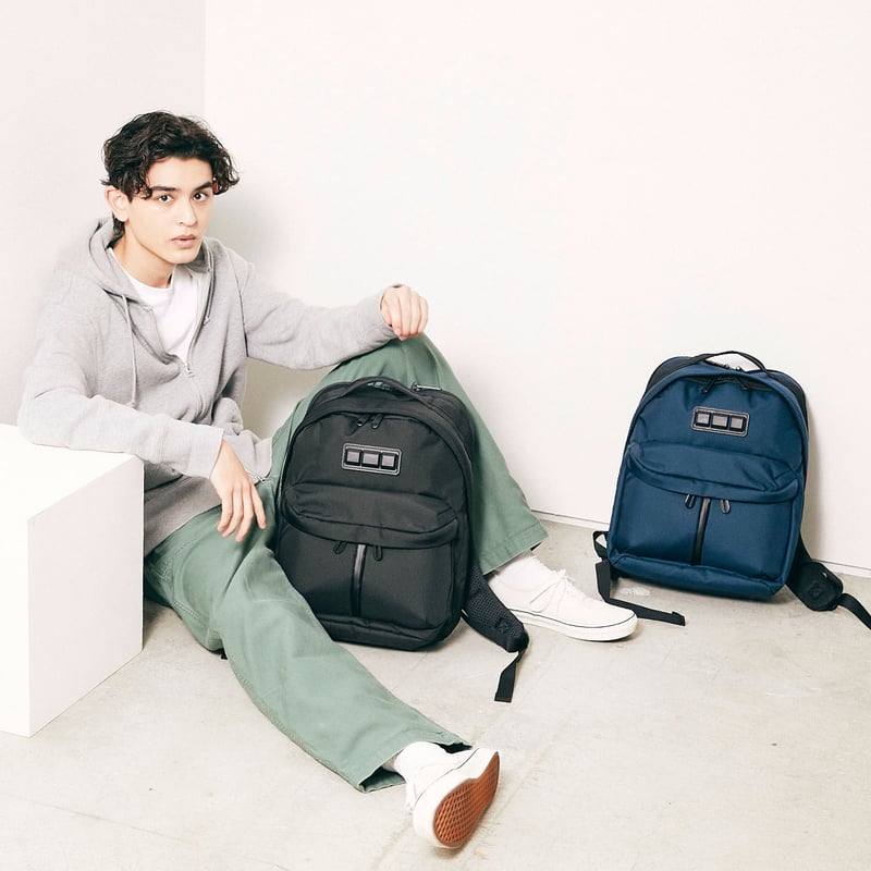 フロントポケットは小物を細かく収納できるCITY JOB DAYPACK | wdl. | O...
