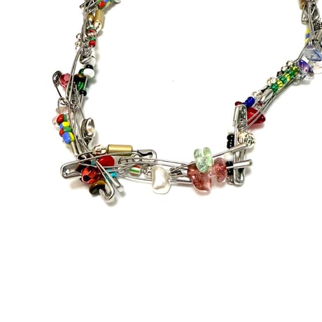 【LIBeRté】Safety pin × Colorful bees necklace