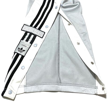【USED】90'S ADIDAS SIDE SEAM SLITS WITH SNAP BUTTON TRACK PANTS SILVER