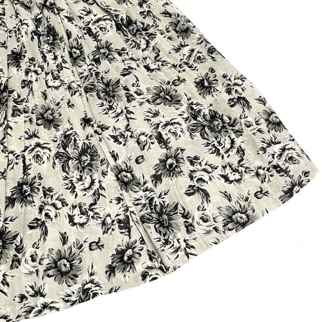 【USED】90'S BLACK & WHITE FLOWER MESH PLEATS LONG SKIRT
