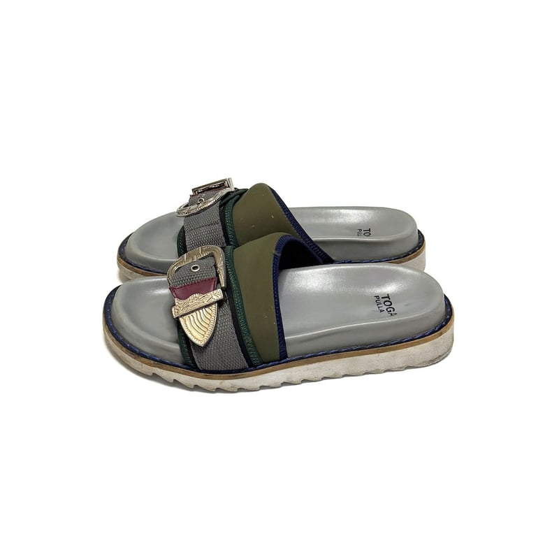 TOGA PULLA メタルバックルサンダル TOGA PULLA トーガ プルラ サンダル AJ844 レディース レザー