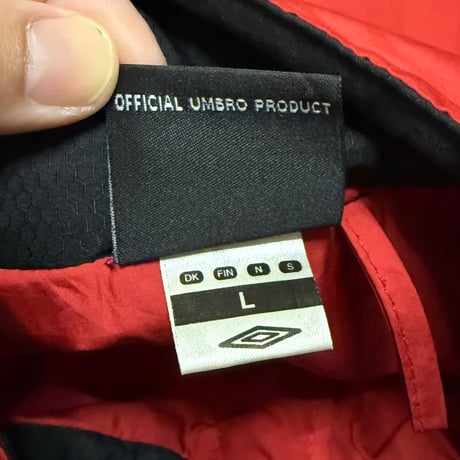 【USED】00's UMBRO LIGHT SHELL JACKET RED