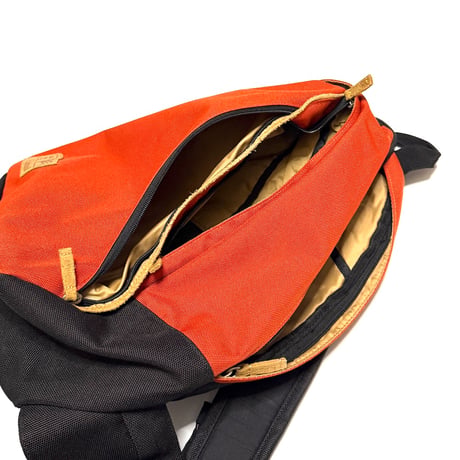 【USED】00's Timberland 3-Compartment Design Sling Backpack Orange