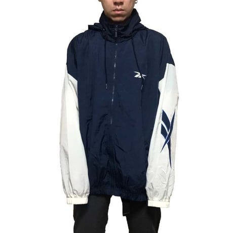 【USED】90'S REEBOK NYLON JACKET EMBROIDERY ON THE SLEEVE