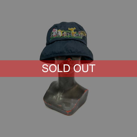 【USED】90'S-00'S WALT DISNEY WORLD POOH BUCKET HAT with PINS