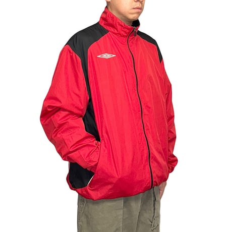 【USED】00's UMBRO LIGHT SHELL JACKET RED