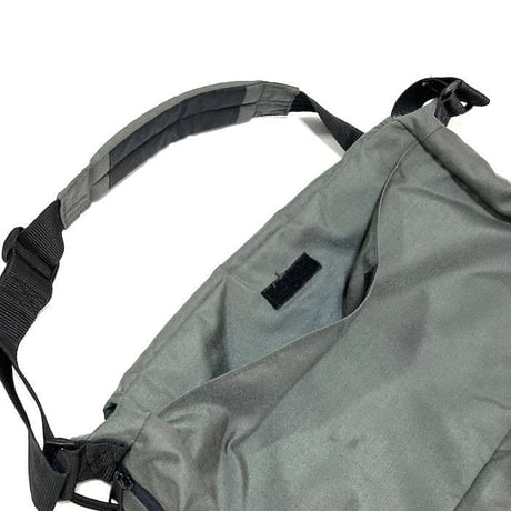 【USED】80'S-90'S EASTPAK NYLON SHOULDER BAG GRAY