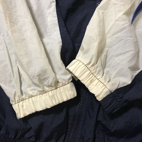 【USED】90'S REEBOK NYLON JACKET EMBROIDERY ON THE SLEEVE