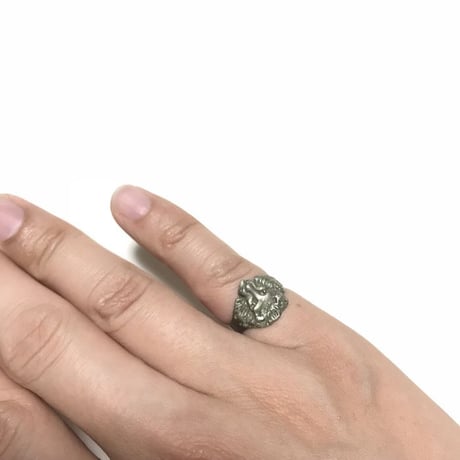【USED】LION PINKY RING