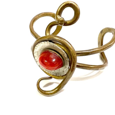 【USED】VINTGAE CARNELIAN BRASS BANGLE