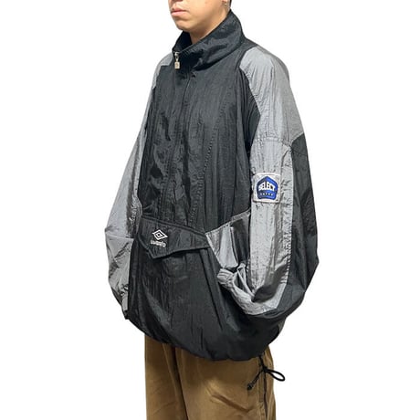 【USED】90'S OLD UMBRO OVERSIZED HALF-ZIP NYLON PULLOVER JACKET