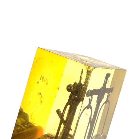 【USED】70's French Resin-Embedded Balance Scale Object “Frozen Function”