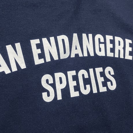 An endangered species / Crewneck sweat / Navy
