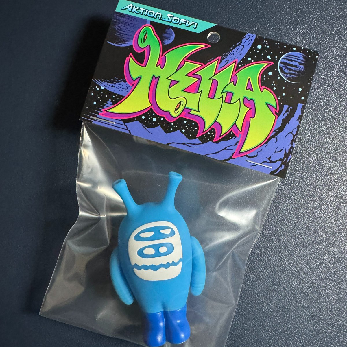 HELLA_Blue / White Masked | kizm channel