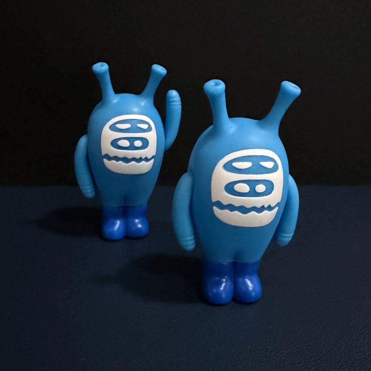 HELLA_Blue / White Masked | kizm channel