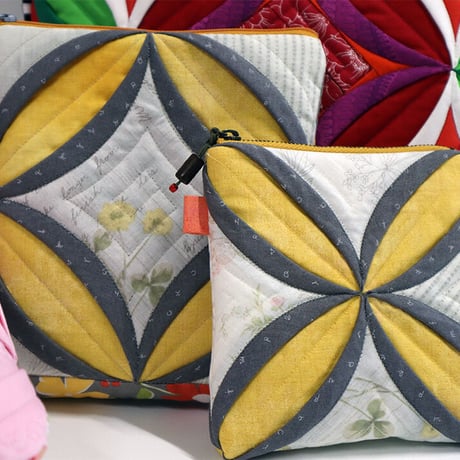 ヤマボウシのポーチ Dogwood pouch